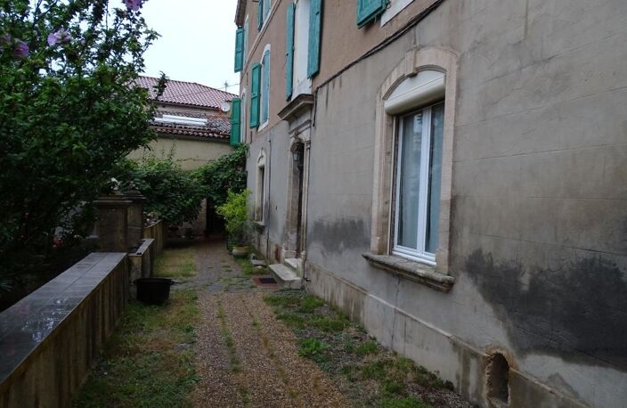Immeuble de rapport, de 5 à 7 appartements, garage et jardin — photo 3