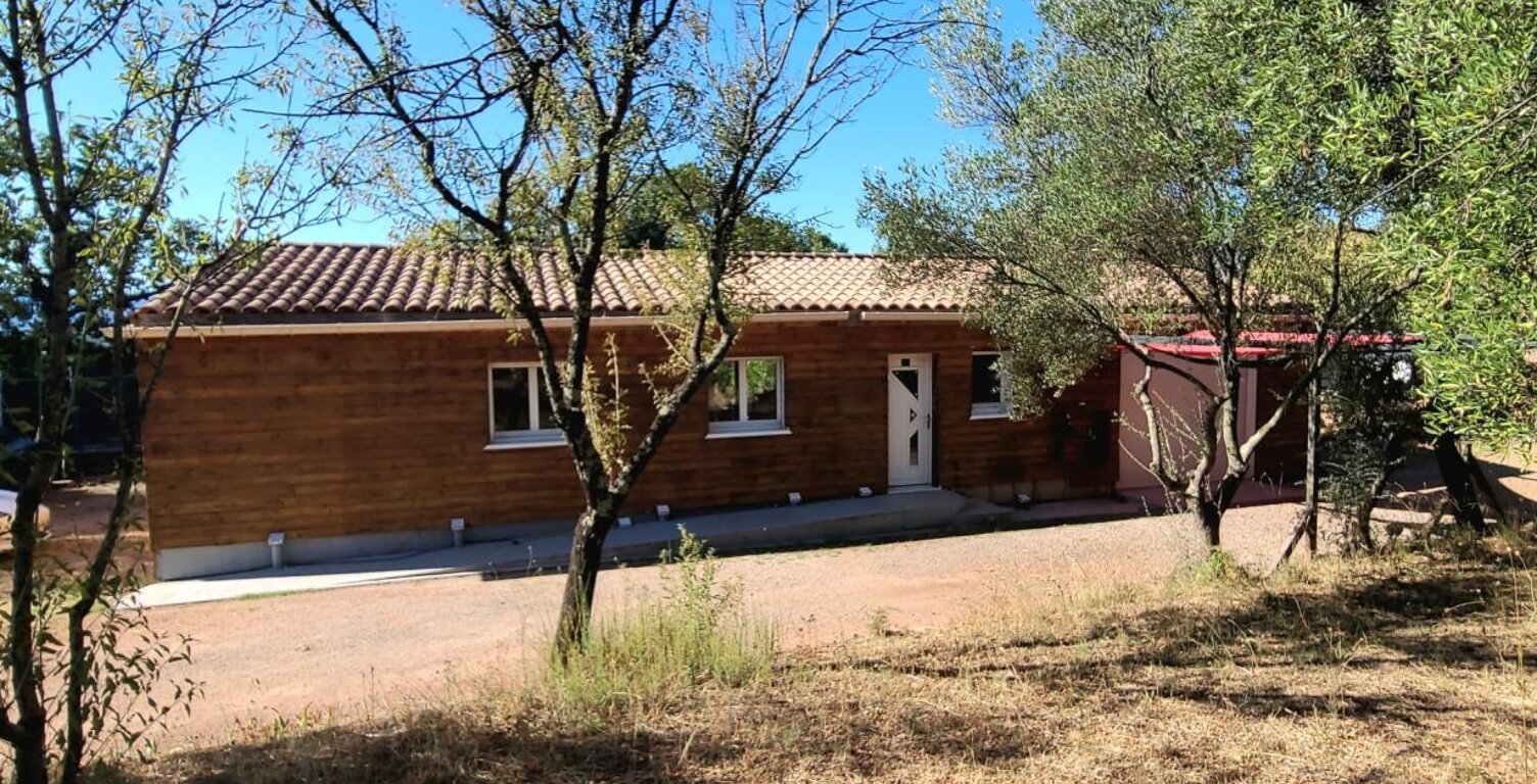 Exclusivité Maison à Ossature Bois D'environ 86 m2( possibilité d'agrandissement de 50m2 ,pièce attenante a la maison ) , 3 pièces à LE CANNET DES MAURES (83340) — photo 1