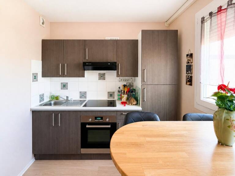 CHEVIGNY-SAINT-SAUVEUR — T3 lumineux, ascenseur & entièrement rénové avec balcon et place de parking — photo 1