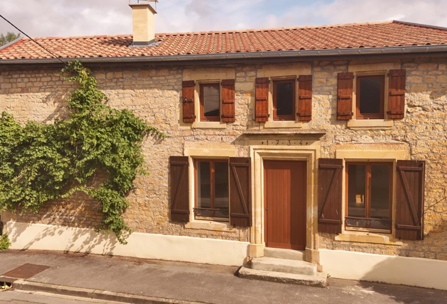 MAISON RÉNOVÉE DE 183 M² – 4 CHAMBRES – 3 SALLES D’EAU – JARDIN — photo 1