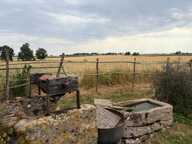 MARSAIS SAINTE RADEGONDE (85570) - ADORABLE MAISON DE PLAIN PIED EN PIERRES AVEC DEPENDANCES ET JARDIN — photo 2