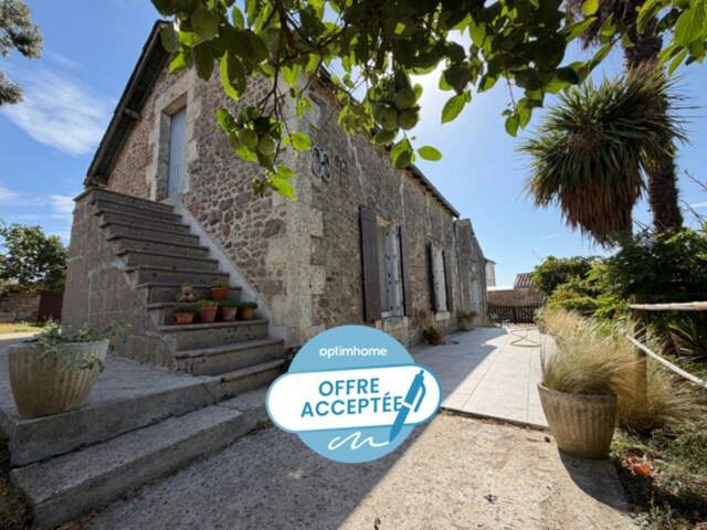 MARSAIS SAINTE RADEGONDE (85570) - ADORABLE MAISON DE PLAIN PIED EN PIERRES AVEC DEPENDANCES ET JARDIN — photo du bien