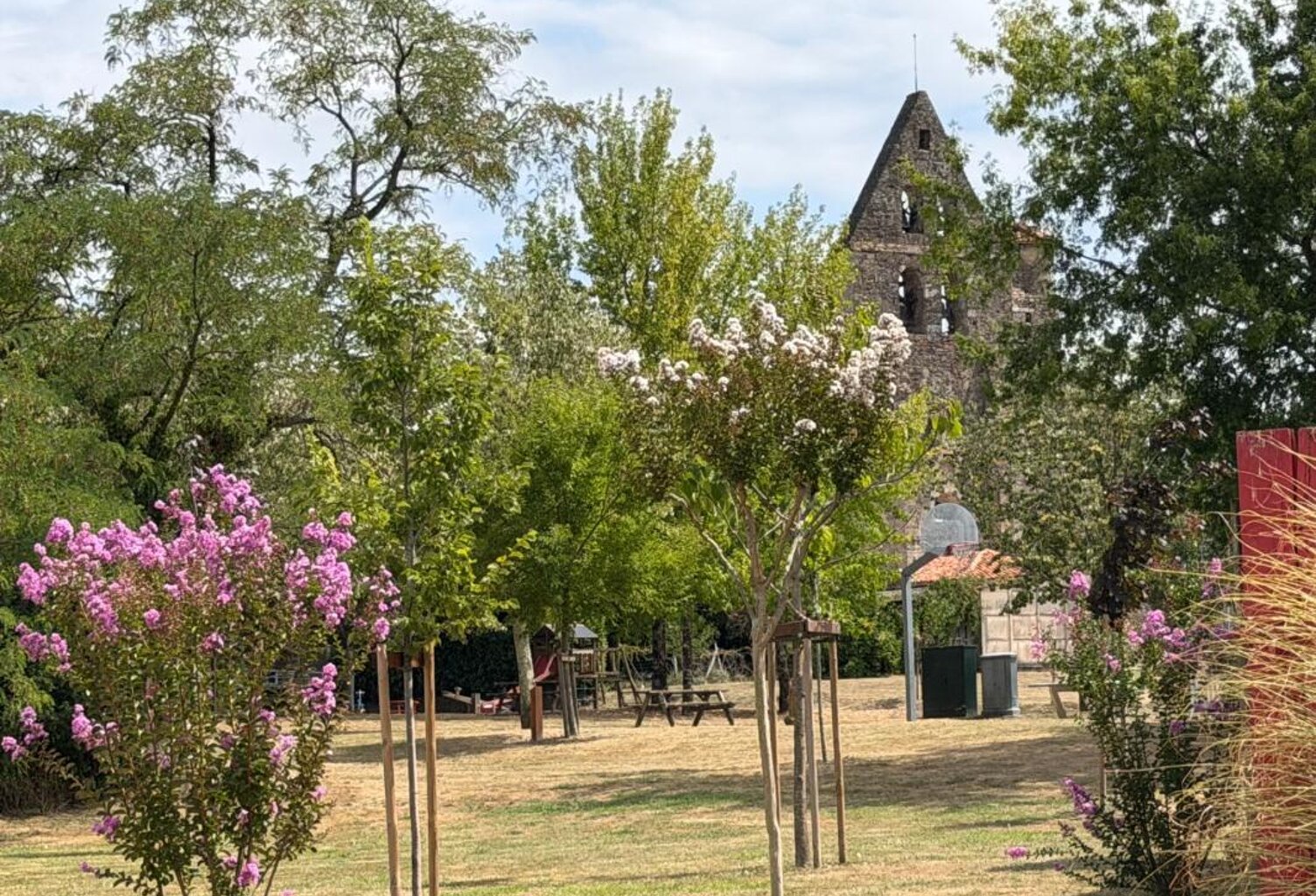 Maison de caractère à fort potentiel avec intérieur rénové dans le centre de BASCONS à 10 minutes de MONT DE MARSAN — photo 1