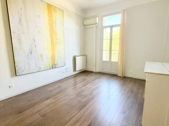 TOULON HAUTE VILLE - LOCAL PROFESSIONNEL - BUREAUX 7 PIECES — photo du bien