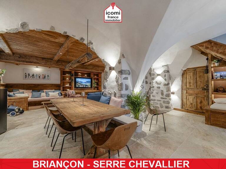 HAUTES-ALPES - Briançon (05100) - A VENDRE - PIED DE CHALET EN DUPLEX PRET A VIVRE DANS MAISON DE PAYS REHABILITEE EN 2026 •  JARDIN PRIVATIF • 3/4 STATIONNEMENTS • DPE A/B  • RARE — photo 1