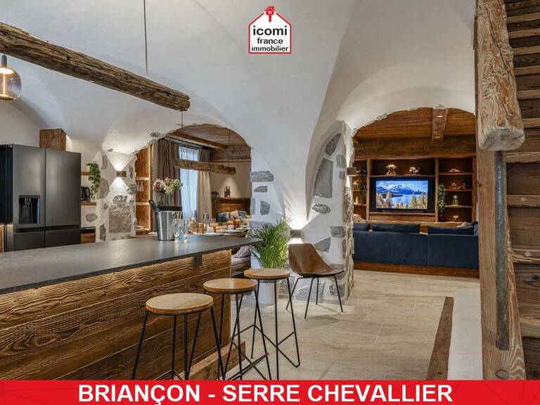 HAUTES-ALPES - Briançon (05100) - A VENDRE - PIED DE CHALET EN DUPLEX PRET A VIVRE DANS MAISON DE PAYS REHABILITEE EN 2026 •  JARDIN PRIVATIF • 3/4 STATIONNEMENTS • DPE A/B  • RARE — photo 1