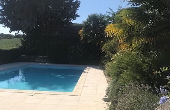 À vendre en exclusivité près de Marciac, Gers : superbe maison gasconne de 4 chambres, offrant une vue magnifique et située au calme, avec dépendance, terrasse d'été et piscine — photo 2