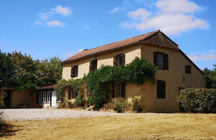 À vendre en exclusivité près de Marciac, Gers : superbe maison gasconne de 4 chambres, offrant une vue magnifique et située au calme, avec dépendance, terrasse d'été et piscine — photo 3