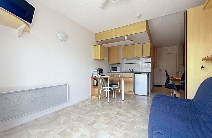 Studio meublé avec balcon, parking et piscine — photo 4