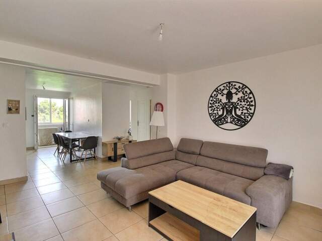 Lumineux et traversant - T4 - balcon - cave - stationnement aisé - La Valbarelle 13011 — photo du bien