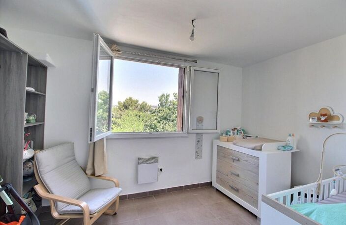 Lumineux et traversant - T4 - balcon - cave - stationnement aisé - La Valbarelle 13011 — photo 4