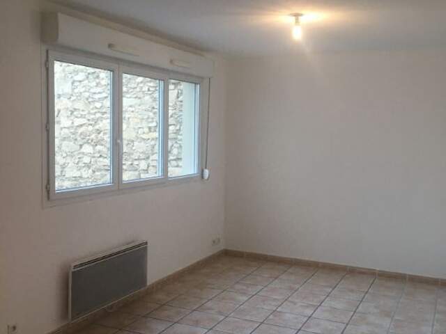 Appartement Nimes 1 pièce(s) 28 m2  sis  55 rue Séguier — photo du bien