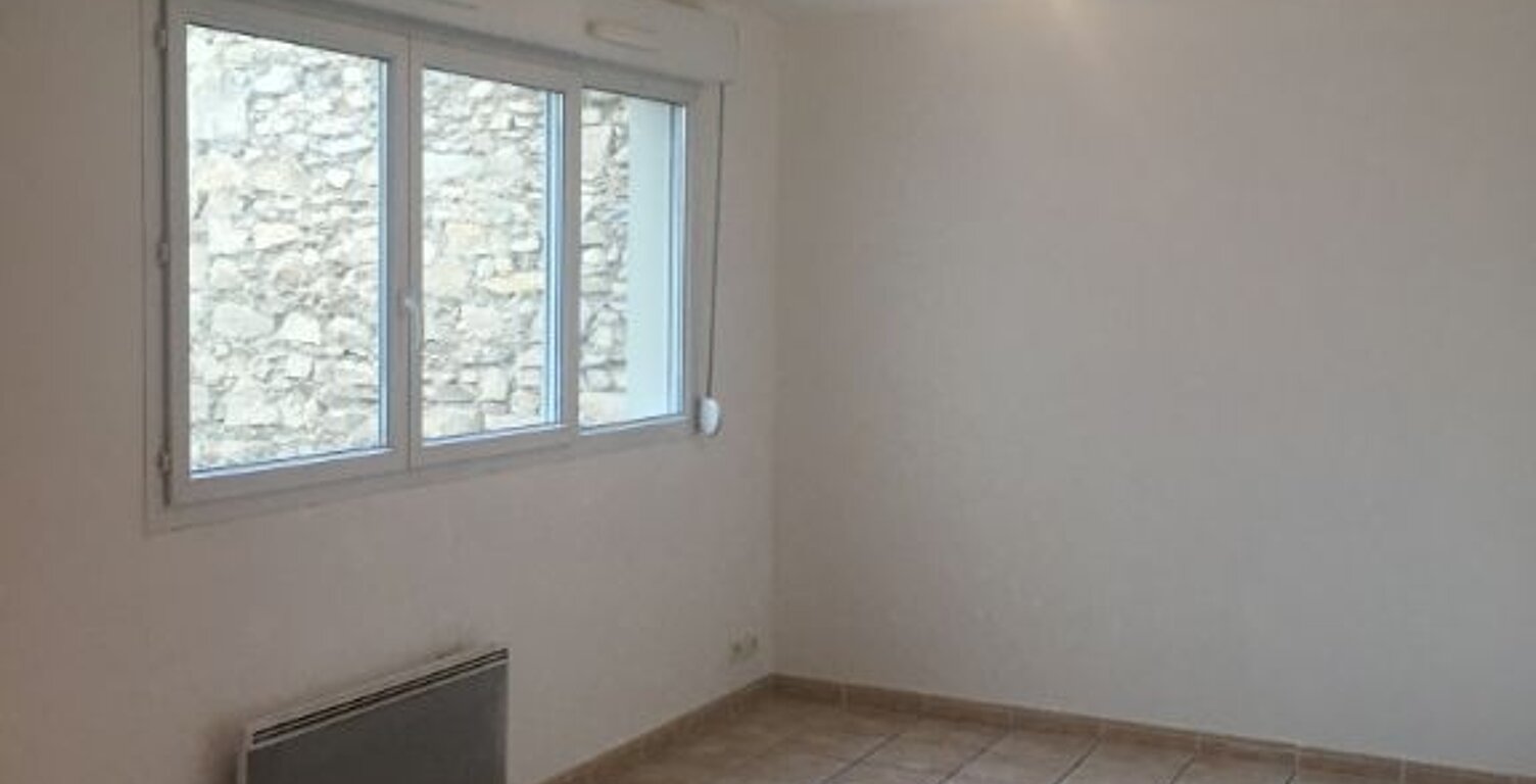 Appartement Nimes 1 pièce(s) 28 m2  sis  55 rue Séguier — photo 1