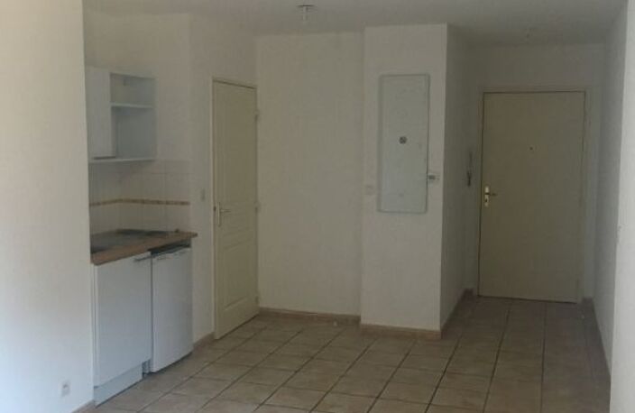 Appartement Nimes 1 pièce(s) 28 m2  sis  55 rue Séguier — photo 2