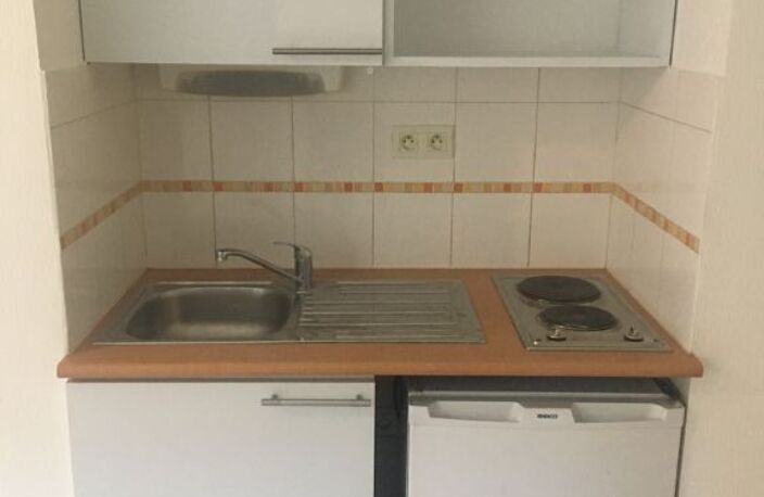 Appartement Nimes 1 pièce(s) 28 m2  sis  55 rue Séguier — photo 3