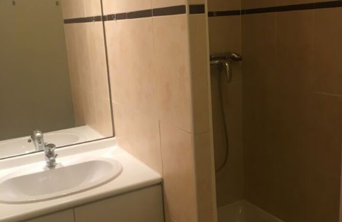 Appartement Nimes 1 pièce(s) 28 m2  sis  55 rue Séguier — photo 5