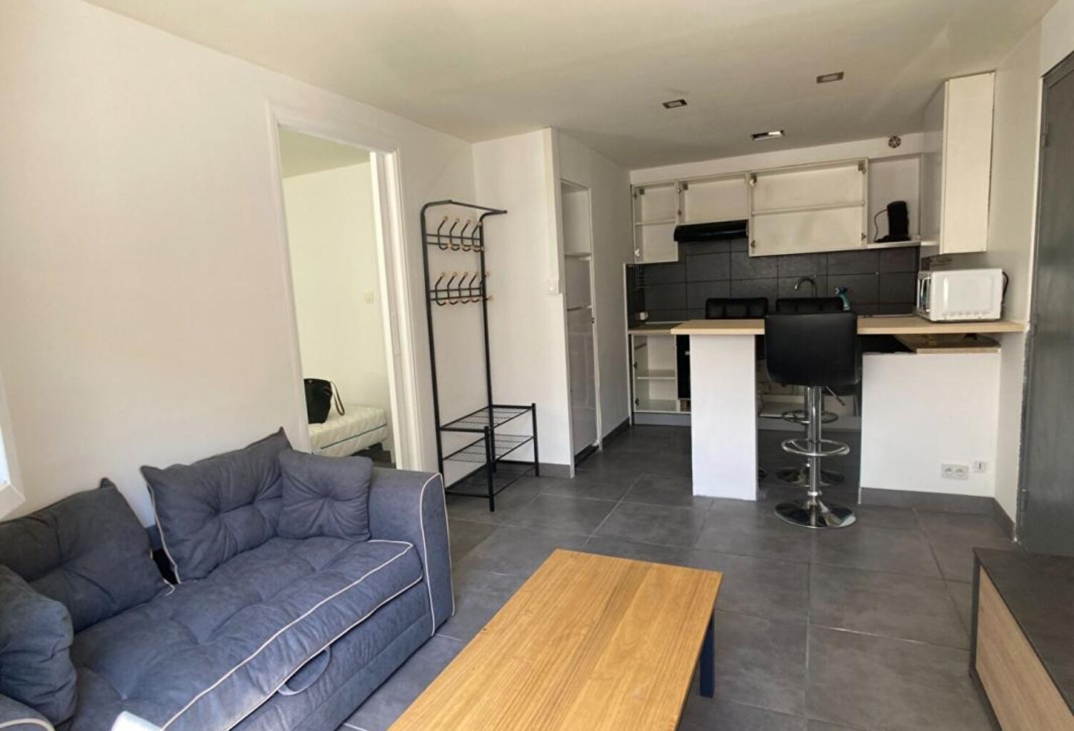 NIMES : appartement 2 pièces à louer — photo 1