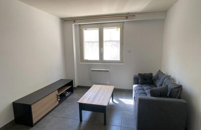 NIMES : appartement 2 pièces à louer — photo 2