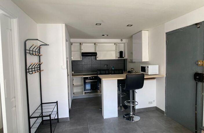 NIMES : appartement 2 pièces à louer — photo 3