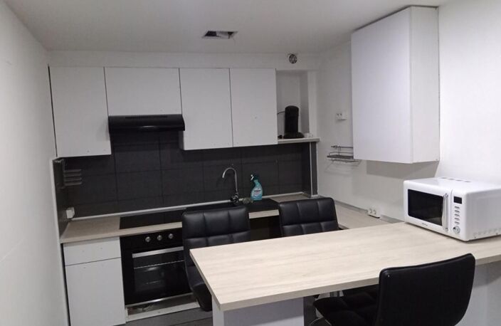 NIMES : appartement 2 pièces à louer — photo 4