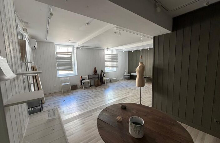 Bien commercial libre de 41 m² avec vitrines et accès sécurisé — photo 5