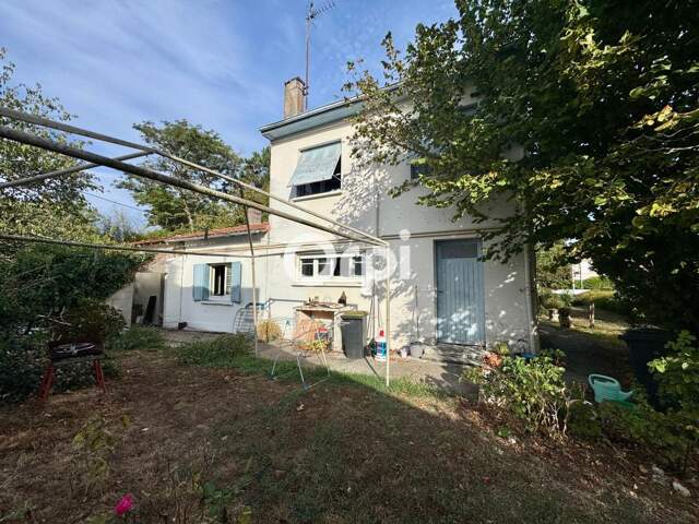 BREUILLET, centre, maison sur 2 niveaux sur un terrain de 1200 m² — photo du bien