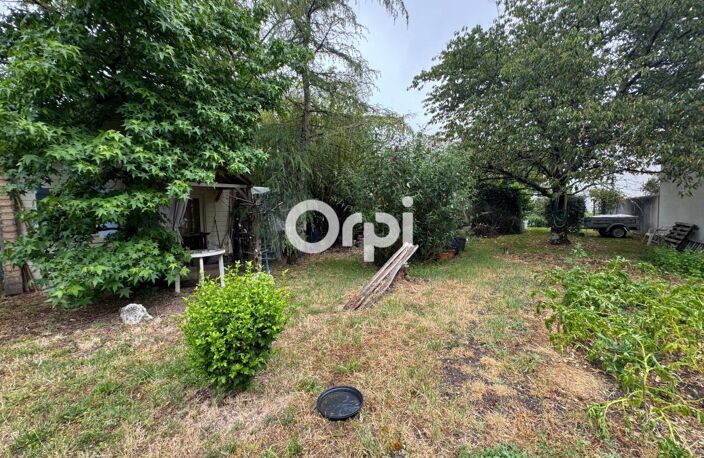 BREUILLET, centre, maison sur 2 niveaux sur un terrain de 1200 m² — photo 2