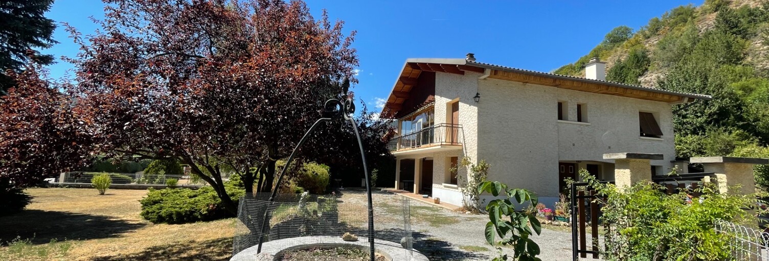 Maison 5 Pièces 143 m² à vendre à La Roche-des-Arnauds (05400)