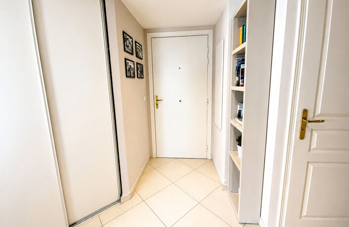 Appartement à vendre 2 pièces, terrase, cave et garage ANTIBES (06) — photo 2