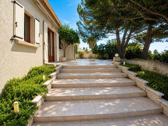 Villa méditerranéenne de plain-pied – 4 chambres – Studio indépendant – Piscine – Grand terrain arboré – — photo du bien