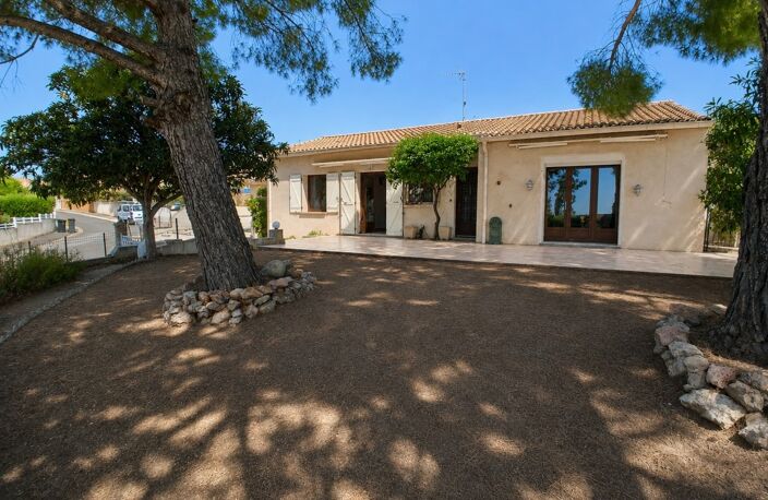 Villa méditerranéenne de plain-pied – 4 chambres – Studio indépendant – Piscine – Grand terrain arboré – — photo 2