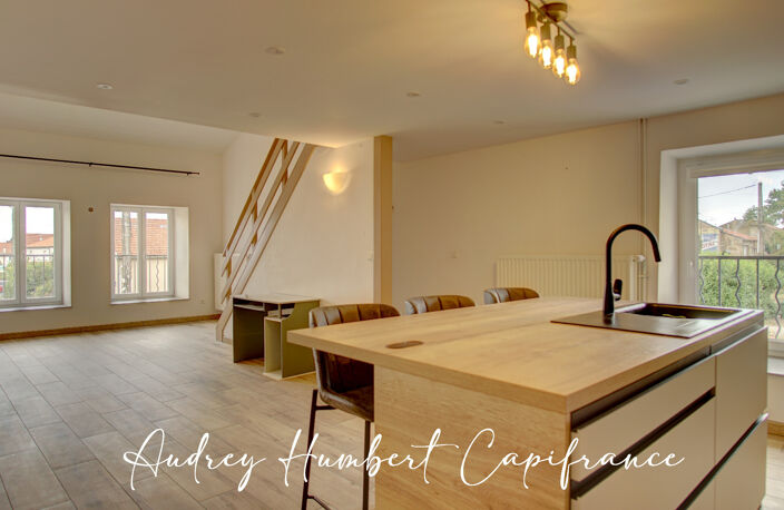 Maison rénovée à vendre REZONVILLE-VIONVILLE (57) - grand séjour avec cuisine ouverte - 3 chambres - grand garage - potentiel d'aménagement - petit extérieur — photo 3