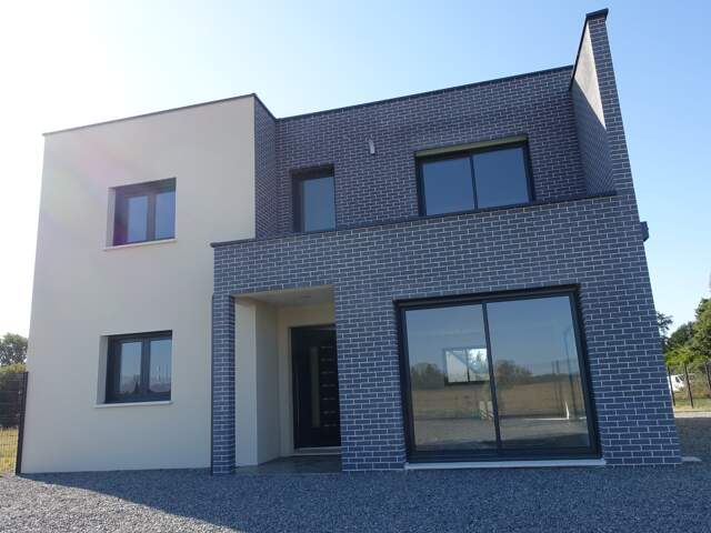 Maison à vendre 5 pièces  () — photo du bien