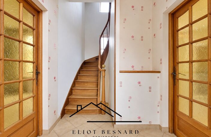 Maison de maître à rénover, 4 hectares, 1 dépendance, bordure de rivière — photo 4