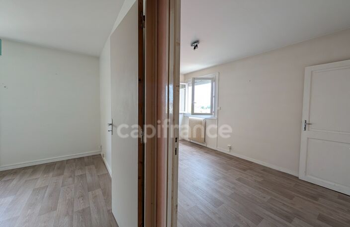 Appartement T2 (33) - Vue sur les toits - BORDEAUX SAINT-AUGUSTIN — photo 2