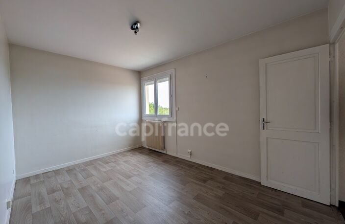 Appartement T2 (33) - Vue sur les toits - BORDEAUX SAINT-AUGUSTIN — photo 3