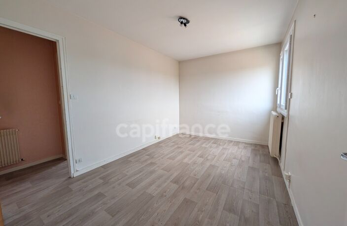 Appartement T2 (33) - Vue sur les toits - BORDEAUX SAINT-AUGUSTIN — photo 4