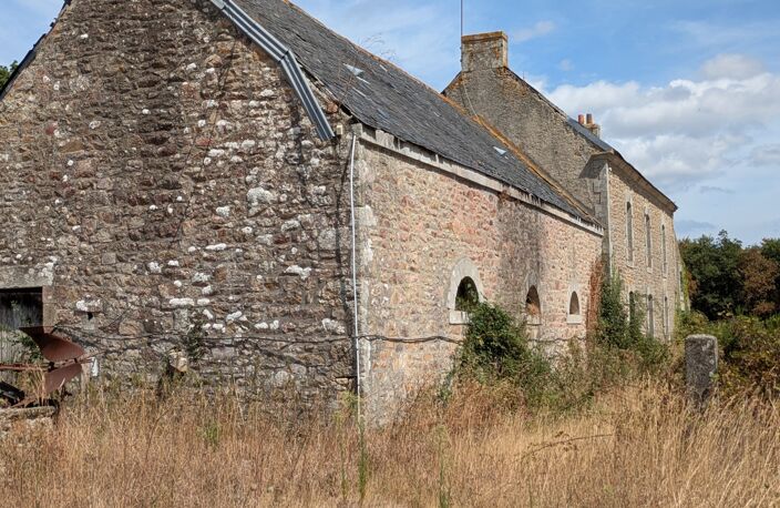 NOSTANG PROPRIÉTÉ COMPOSÉE D'UNE MAISON EN PIERRE À RÉNOVER AVEC TROIS DÉPENDANCE UN PUITS ET 21 HECTARES ENVIRON — photo 2
