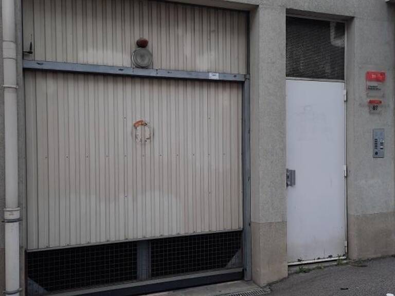 CASE DE PARKING NON PROTE LYON 03 — photo 1