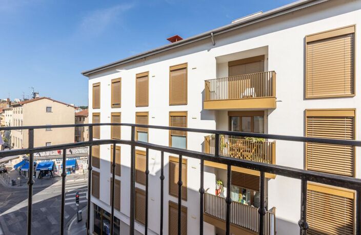 Lyon 9e - Valmy - Rue St Pierre de Vaise : T3 en DUPLEX — photo 3