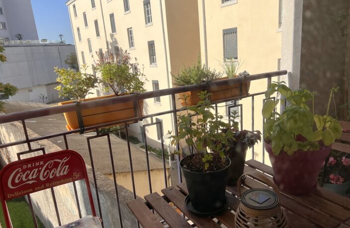 RUE SALOMON REINACH / T4 LOGGIA - PROX QUAI CLAUDE BERNARD — photo 2