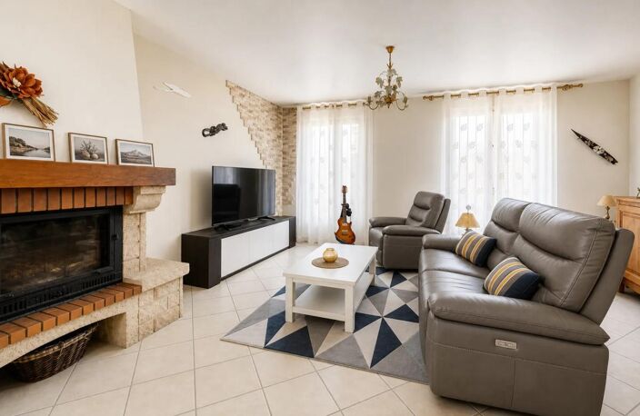 Maison de 5 pièces de 123 m² Loi Carrez 137m² sol à La Genevraye — photo 2