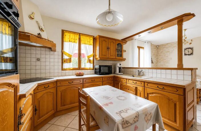 Maison de 5 pièces de 123 m² Loi Carrez 137m² sol à La Genevraye — photo 4