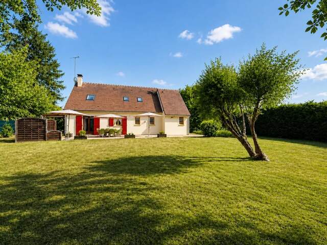 Maison de 5 pièces de 123 m² Loi Carrez 137m² sol à La Genevraye — photo du bien
