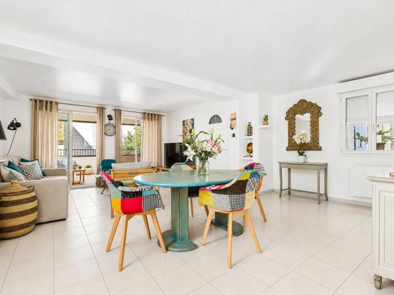 Appartement T3 de 82 m² à Villelaure — photo 1