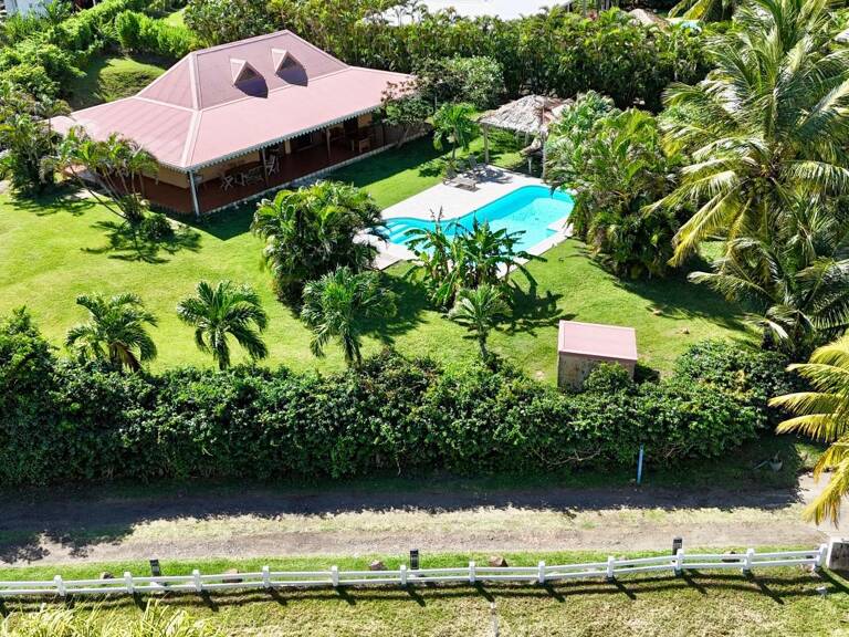 Vauclin, splendide villa T5  piscine  proximité immédiate de la mer — photo 1