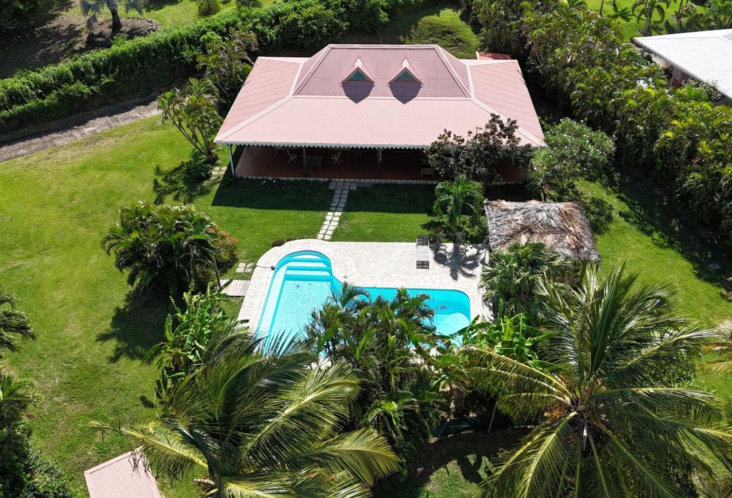 Vauclin, splendide villa T5  piscine  proximité immédiate de la mer — photo 1