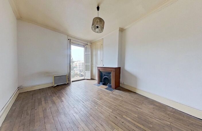 Grand T2 de 57 m² en dernier étage avec balcon et vue Fourvière — photo 2