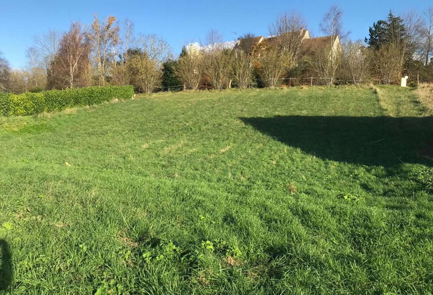 Beau terrain constructible de 1013m², belle façade, secteur recherché — photo 1