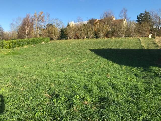 Terrain constructible de 1 577m² avec 25 m de façade à 15 min de Compiègne — photo du bien